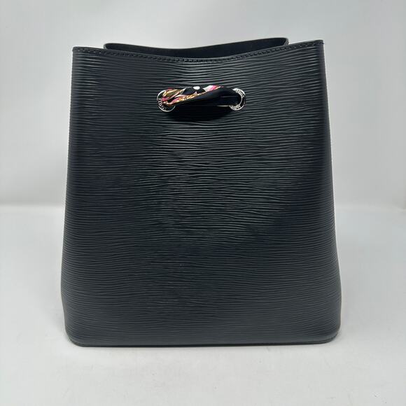 Louis Vuitton Paris NeoNoe Bag in Epi Leather Black + Ultimate Monogram BB Scarf - Picture 4 of 13